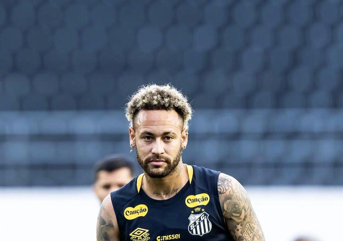 星空体育-内马尔连续二十场比赛得分超过惊险取胜，西班牙队挑战极限！的简单介绍