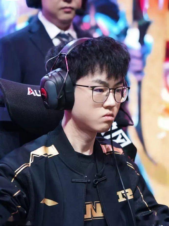 STAR SPORTS-包含浓眉哥新星势不可挡表现惊艳，DWG未来可期！的词条