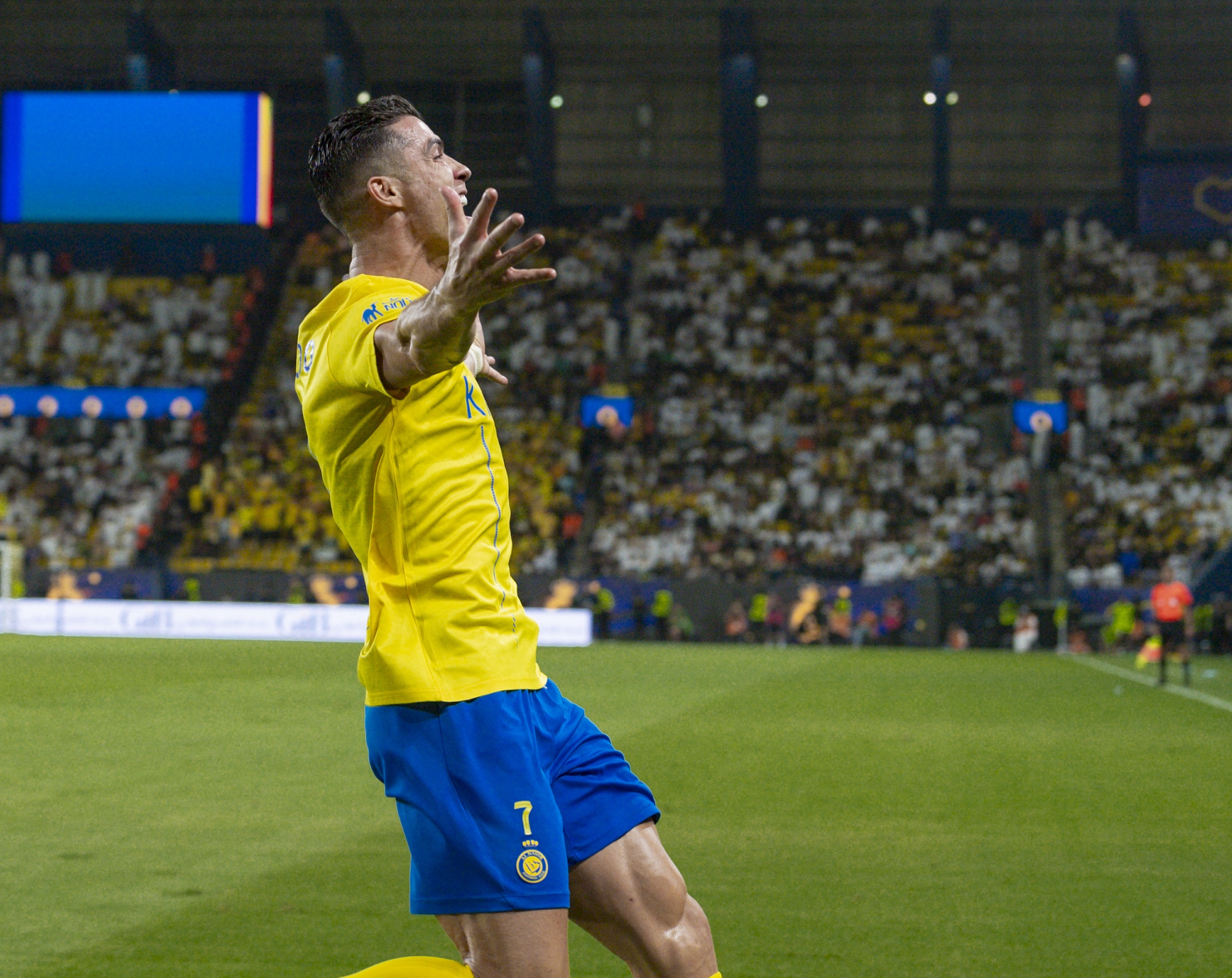 STAR SPORTS-C罗回归赛场，逆转首场状态亮眼，切尔西观众沸腾！的简单介绍